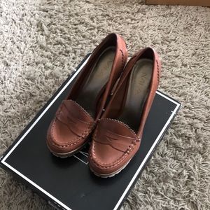 Tan heels